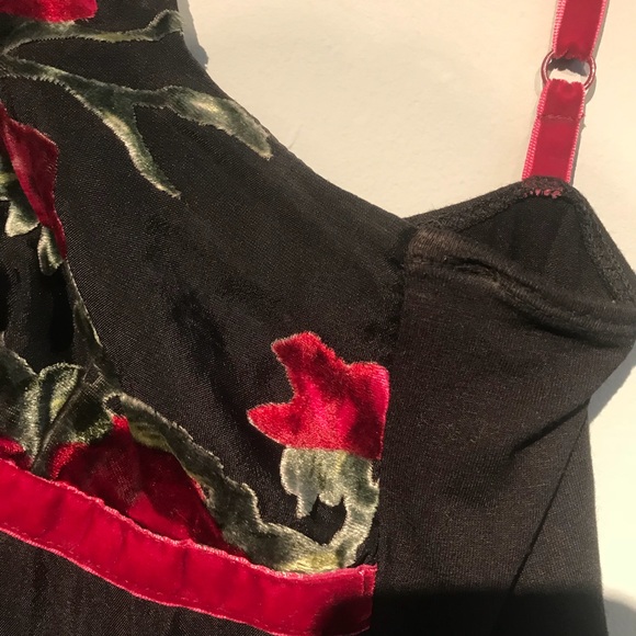 Lingerie tank top with velvet floral design - Picture 4 of 6